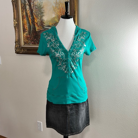 Emerald Hooded Short Sleeve, Ribbed Shirt. Kangaroo Pouch. Metallic Scrolls. Med - Picture 1 of 6